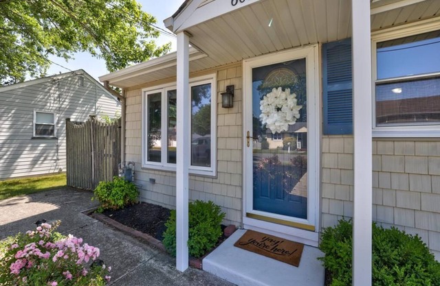 DOG FRIENDLY Charming Bayside Cottage