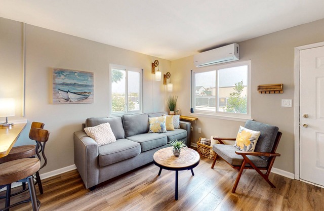 Dog-friendly condo near beach with updated interior & private W/D