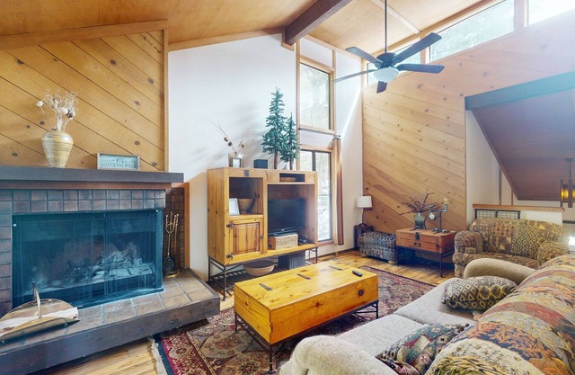 Dog-Friendly Condo with WiFi, Wood-Burning Fireplace, Deck, Pool & Hot Tub