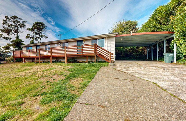 Dog-friendly duplex in the Heart of Nye beach near the beach & downtown