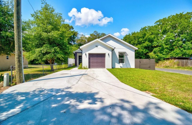Dog-friendly house w fitness room 2.5 miles from beach!