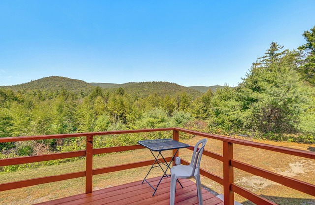 Dog-Friendly Lake George Home: 3 Mi to Beach!