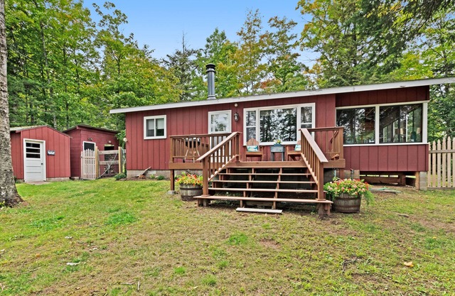 Dog-Friendly Lakefront Cottage w/ Dock, Kayaks, Canoe, and Snowshoes