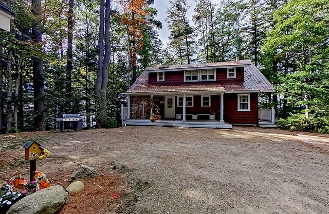Dog-friendly lakefront cottage with private dock, air hockey, water access, W/D