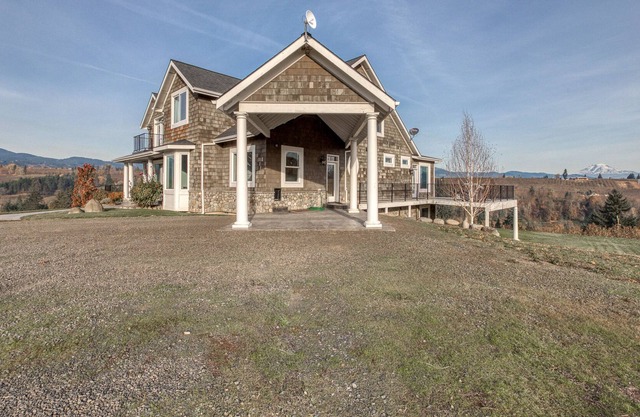 Dog-Friendly Luxury Home with Hot Tub, Mt. Adams Views, Pear Orchard
