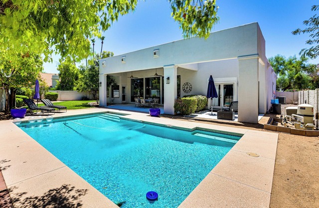 Dog Friendly! Modernist Oasis in North Scottsdale