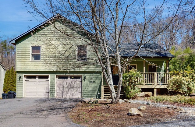 Dog-friendly mountain home with firepit, porch & Ping-Pong - near downtown & WCU
