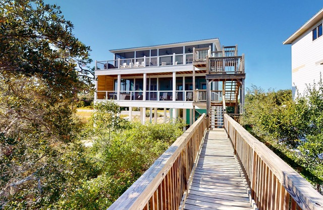 Dog-friendly oceanfront home with a hot tub, washer/dryer & central AC