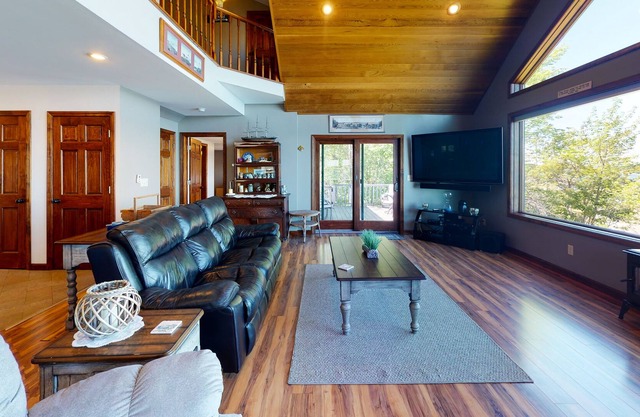 Dog-friendly, oceanfront home with fast WiFi, furnished deck, & full kitchen