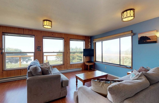 Dog-Friendly Oceanfront Home with Free WiFi, Washer/Dryer - Near Golf & Beaches