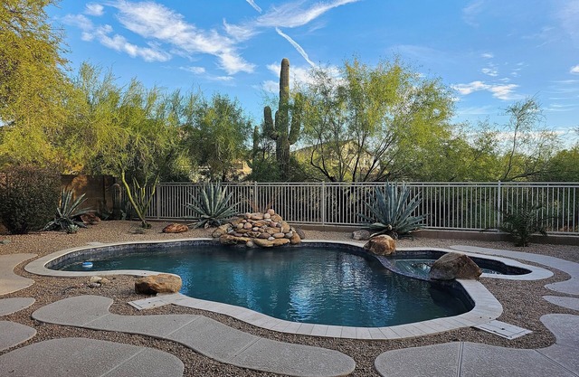 Dog friendly! Pool-spa. Gated 3-bedroom house in fabulous Cave Creek