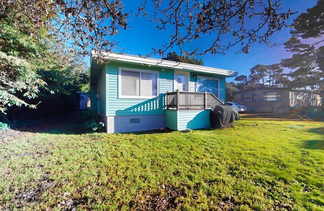 Dog-friendly rustic house near ocean and golf with washer/dryer & gas grill
