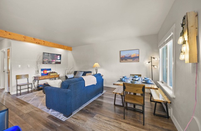 Dogs OK! Prime Location Near Downtown & River/Trails Blocks Away