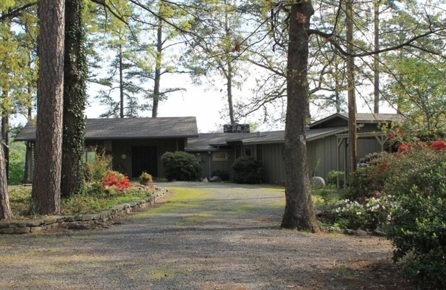 Dogwood Point Lake House on Lake Hamilton