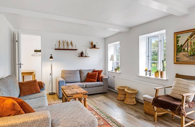 "Dolfine" - 15km from the sea by Interhome