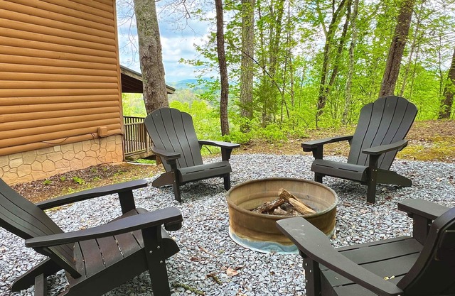 Dolly's # 1 (2-Bedroom Condo) with Mountain view by RedAwning