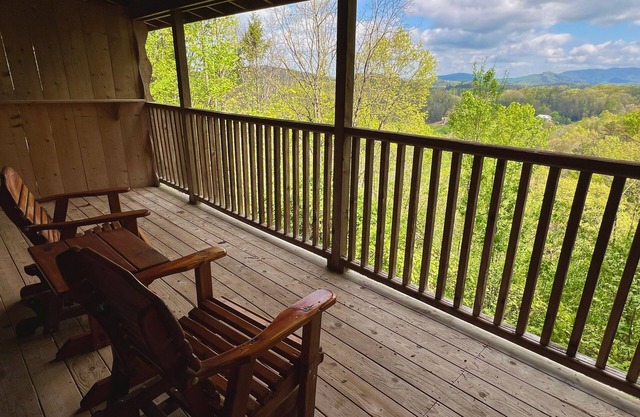 Dolly's # 2 (2-Bedroom Condo) with Mountain view by RedAwning