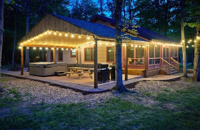 DollyBrook 6: Swimming Pool, Minutes to Lake Michigan, Dog Friendly