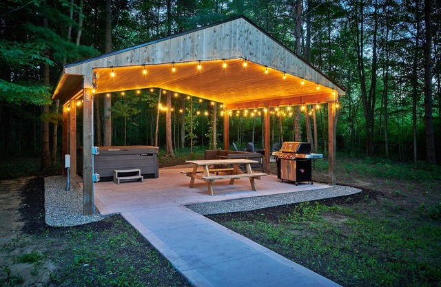 DollyBrook 9: Relax in your private hot tub or jump in the association pool