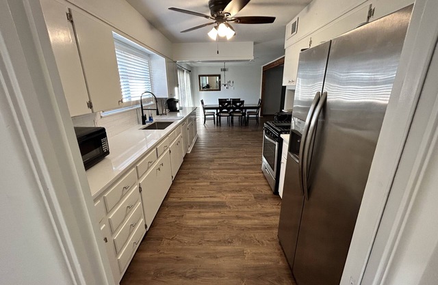 Dolphin Place | Spacious home/backyard and centrally located | 3 Bed | 2 Bath |