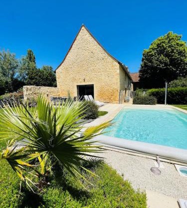 Domaine-Charme-Piscine-Domme