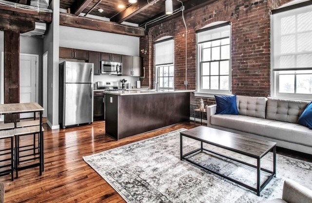 Dorian 407 · Luxury 2 bedroom Loft Apartment w/ free parking
