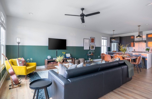 Dottie & Loretta by AvantStay | Stylish 2 Home Buyout in Heart of Nashville