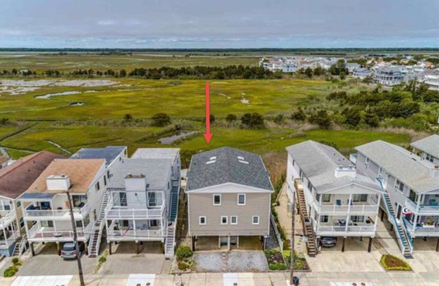 Double Deck Sunset Views & 3 Block Beach Walk