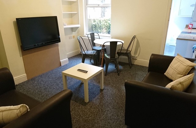 Double Room In Shared House Near Erdington Station