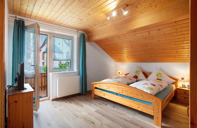 Double Room with Balcony and Wi-Fi