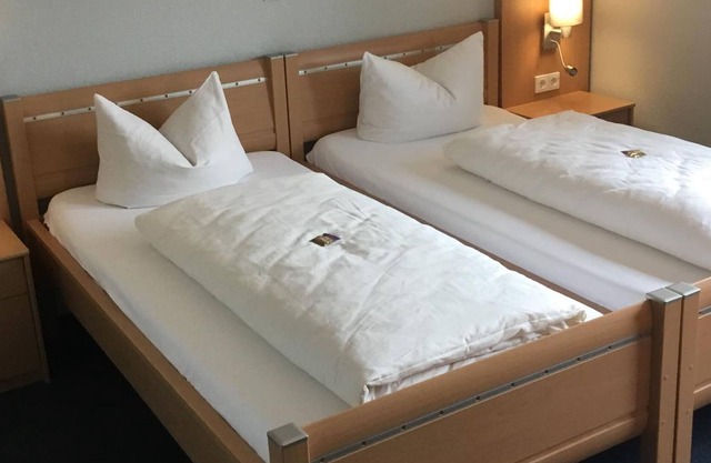 Double Standard - Herbers, Hotel