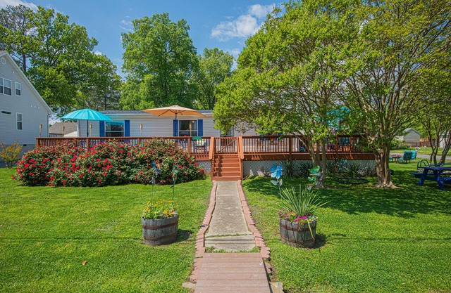 Double Tide Beach HousenOne Block from The RivernLarge YardnDeck Area nFire Pit