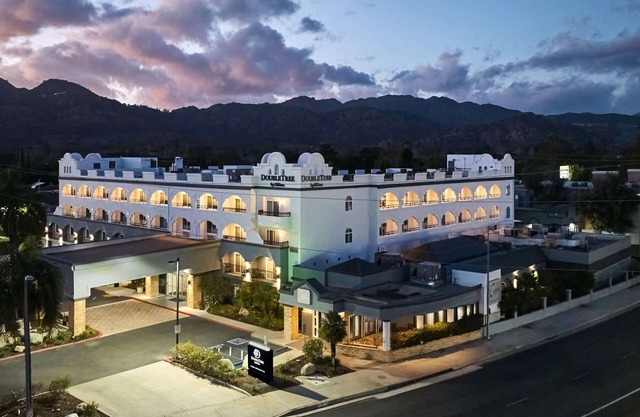 DoubleTree by Hilton Chatsworth