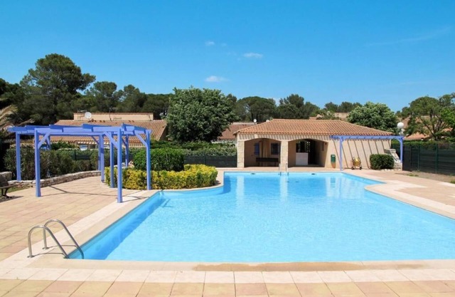 DOUCEUR D'AZUR 4-person house with small garden, in residence with swimming pool