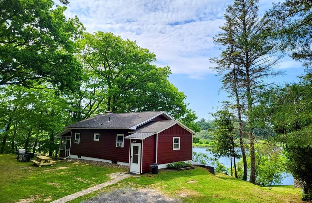 Douglaston Salmon Run - Estuary Lodge