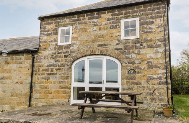 DOVECOTE COTTAGE, pet friendly in Fylingthorpe
