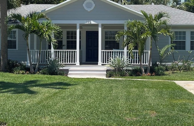 Downtown 2/2 House Walk to Everything
