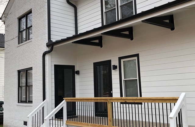 Downtown 2BR House | WALK EVERYWHERE