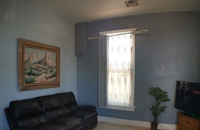 Downtown 9 Street 2 Bedroom Apartment
