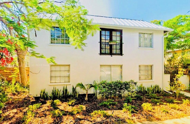Downtown Burns Court Oasis!