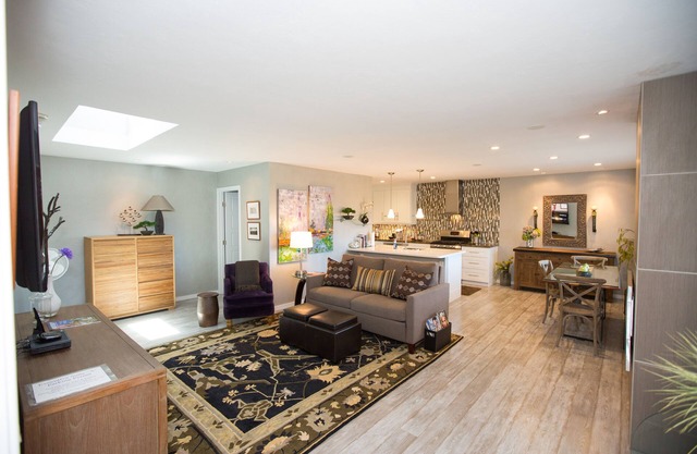 Downtown Carmel - Walk To Everything! - 1BR/2BA Exec Suite "A"