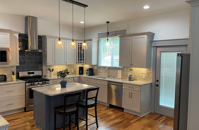 Downtown Charm - 2 blocks from Town Square