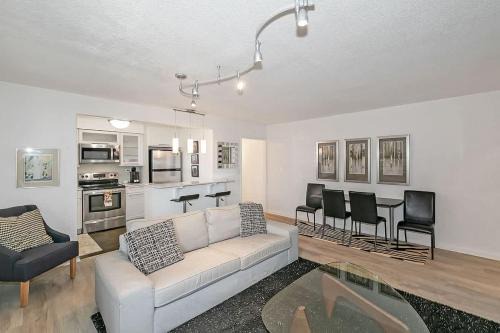 Downtown Condo Walk to GWCC and Coca-Cola