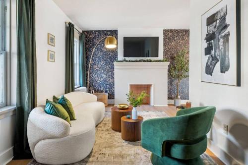 Downtown Escape: 3Br - Game/Movie room - Foosball