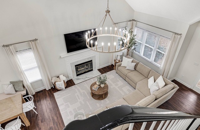Downtown Haven - 4 Bedrooms & 3.5 Baths, 2 King Bedrooms with Ensuite Baths