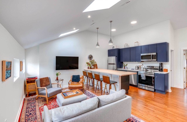 Downtown Hudson Apartment: Walk to Cafes & River!