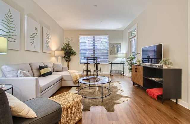 Downtown in the Gulch - Spacious 1bed/1bath - Stay like you Live here!