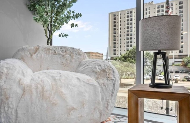 Downtown Kansas City One Bedroom Suite w/GYM