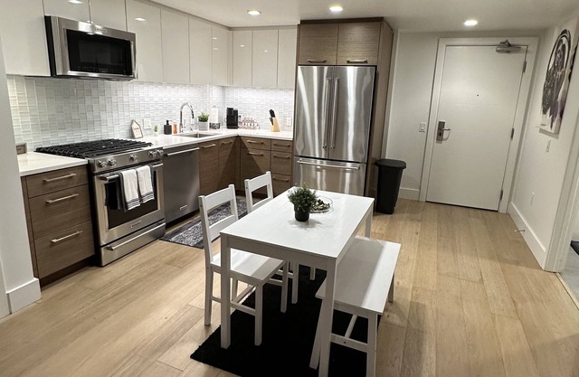 Downtown Los Angeles Luxury Vibe Getaway