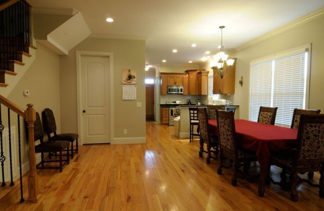 Downtown Luxury Home — 3-mins to Broadway